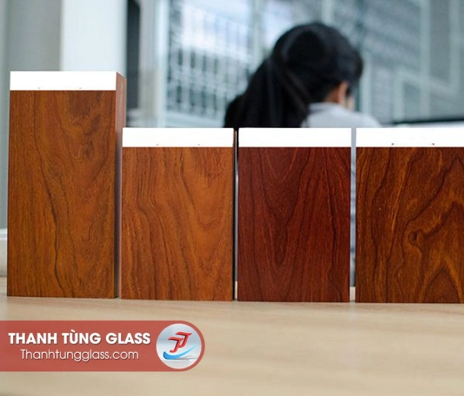 Cửa nhôm thường Đông Á màu vân gỗ