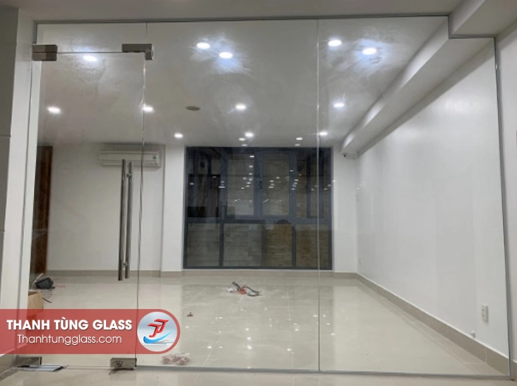 Vách ngăn cửa kính cường lực