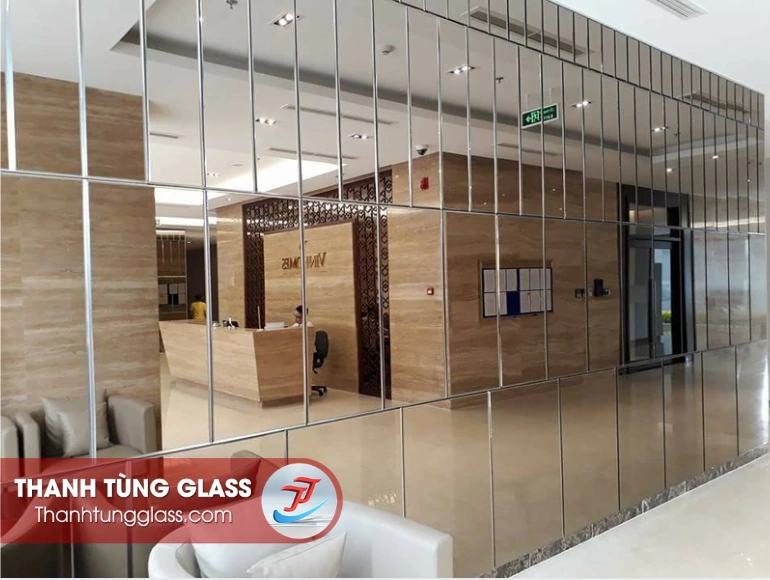 Ứng dụng kính thủy: ốp tường, ốp bếp, trang trí nội thất