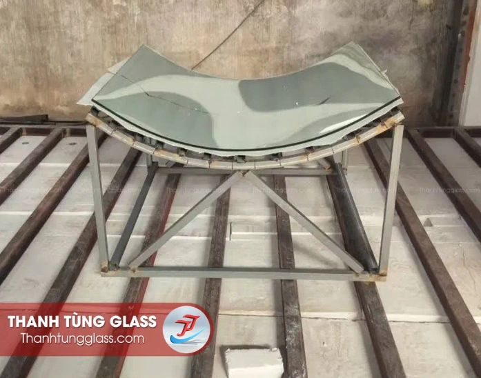 Kính uốn cong có làm cường lực được không?