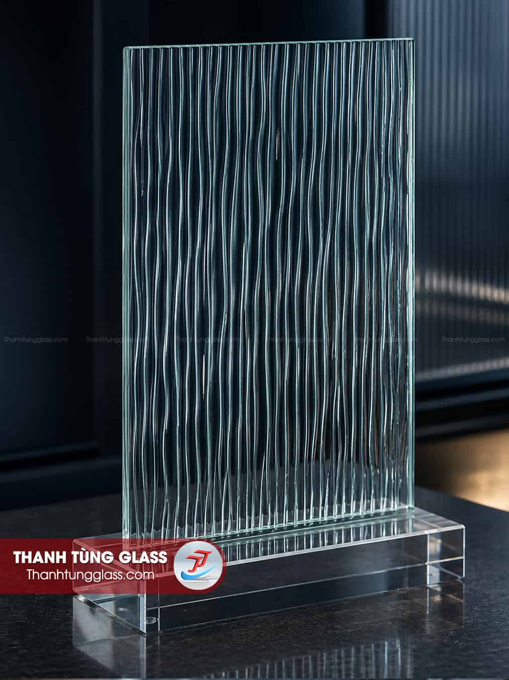 Xu hướng kính trang trí nội thất 2026