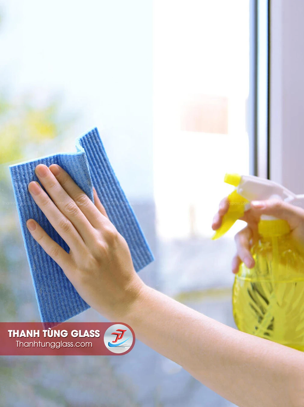 Cách vệ sinh và bảo quản kính trang trí