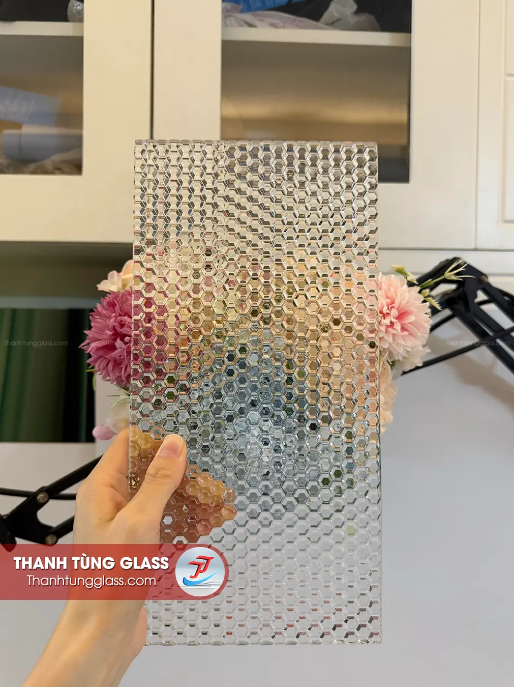 Kính đúc lục giác - Thanh Tùng Glass