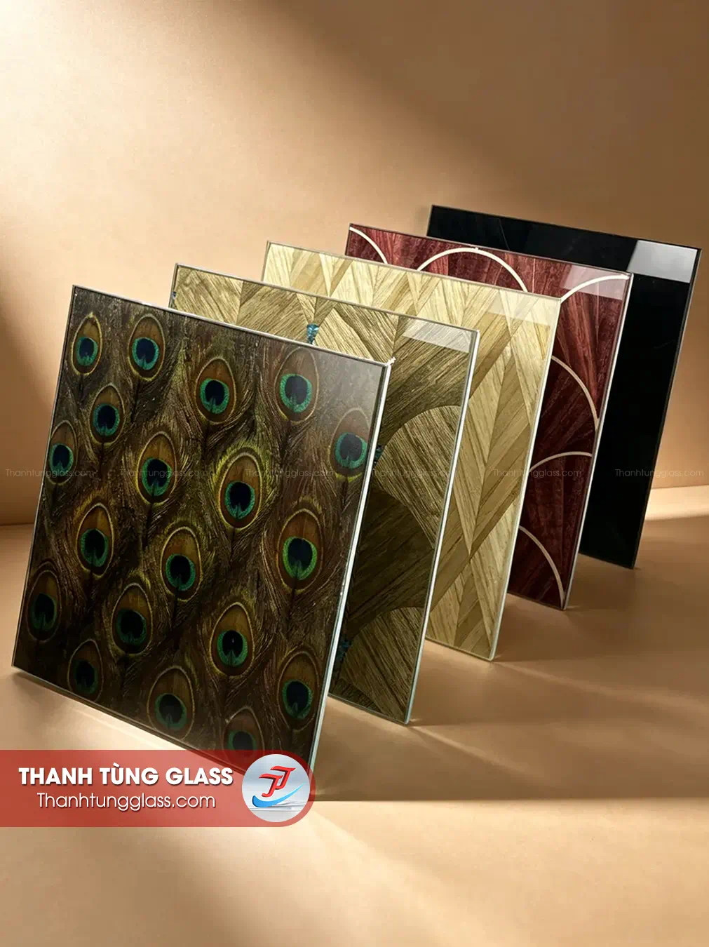 So sánh các loại kính trang trí: ghép lụa, đúc, thủy, in hoa văn, sơn màu