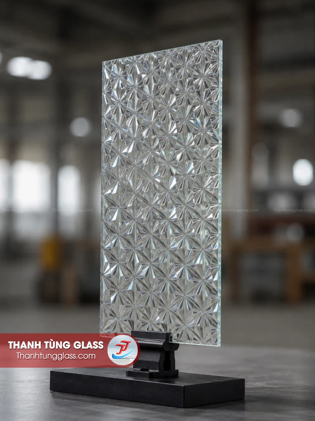Kính đúc dập nổi hình học