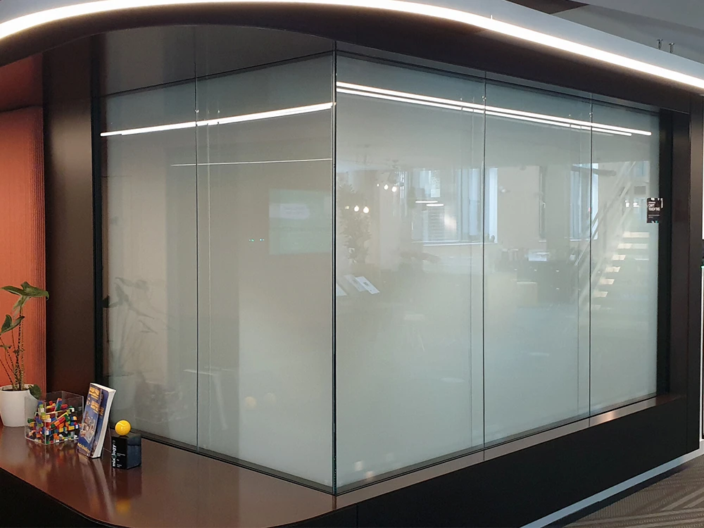 Kính điện Micro-Blinds (kính điện che nắng công nghệ vi lá chắn)