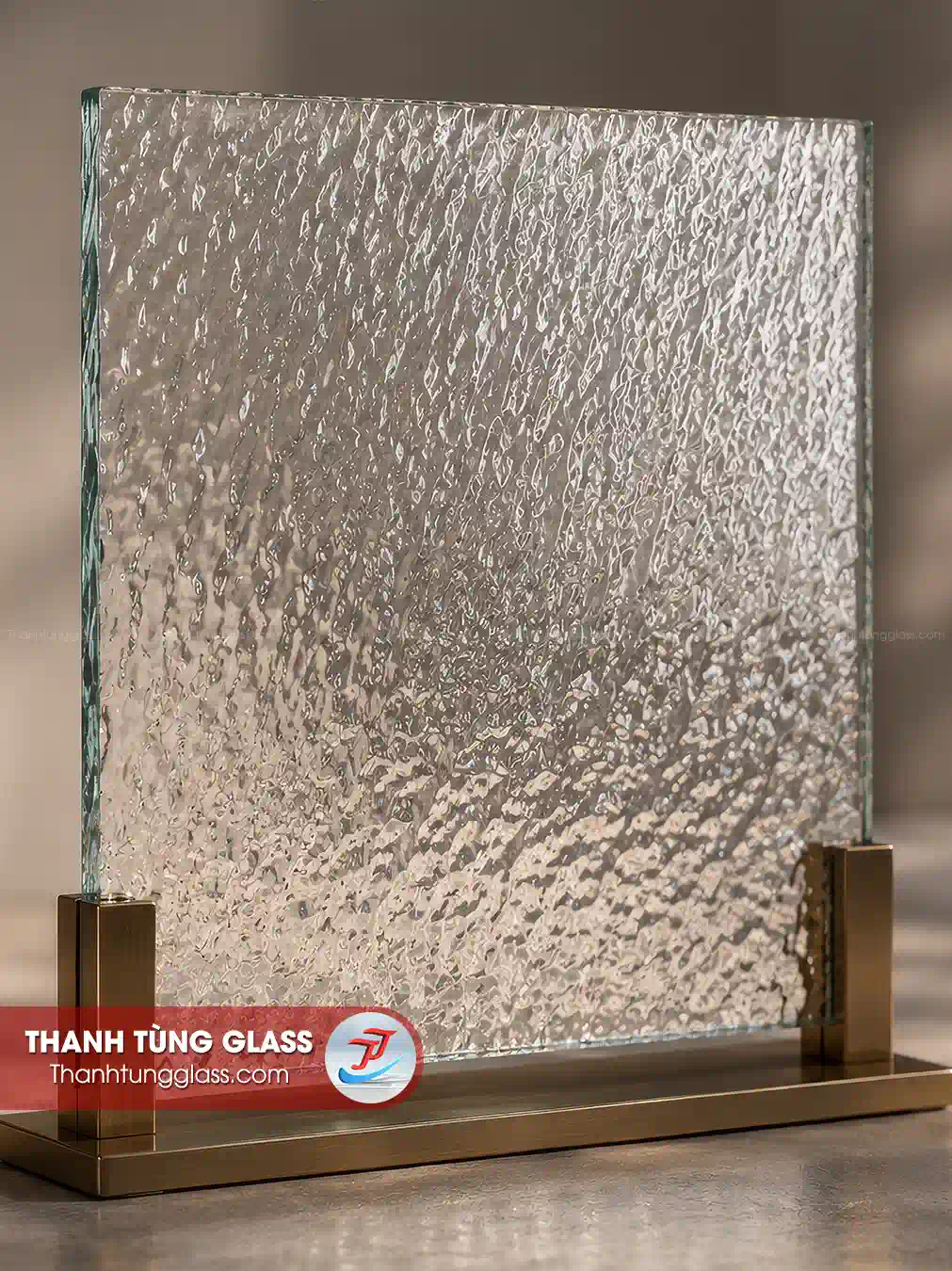 Kính đúc vân mây