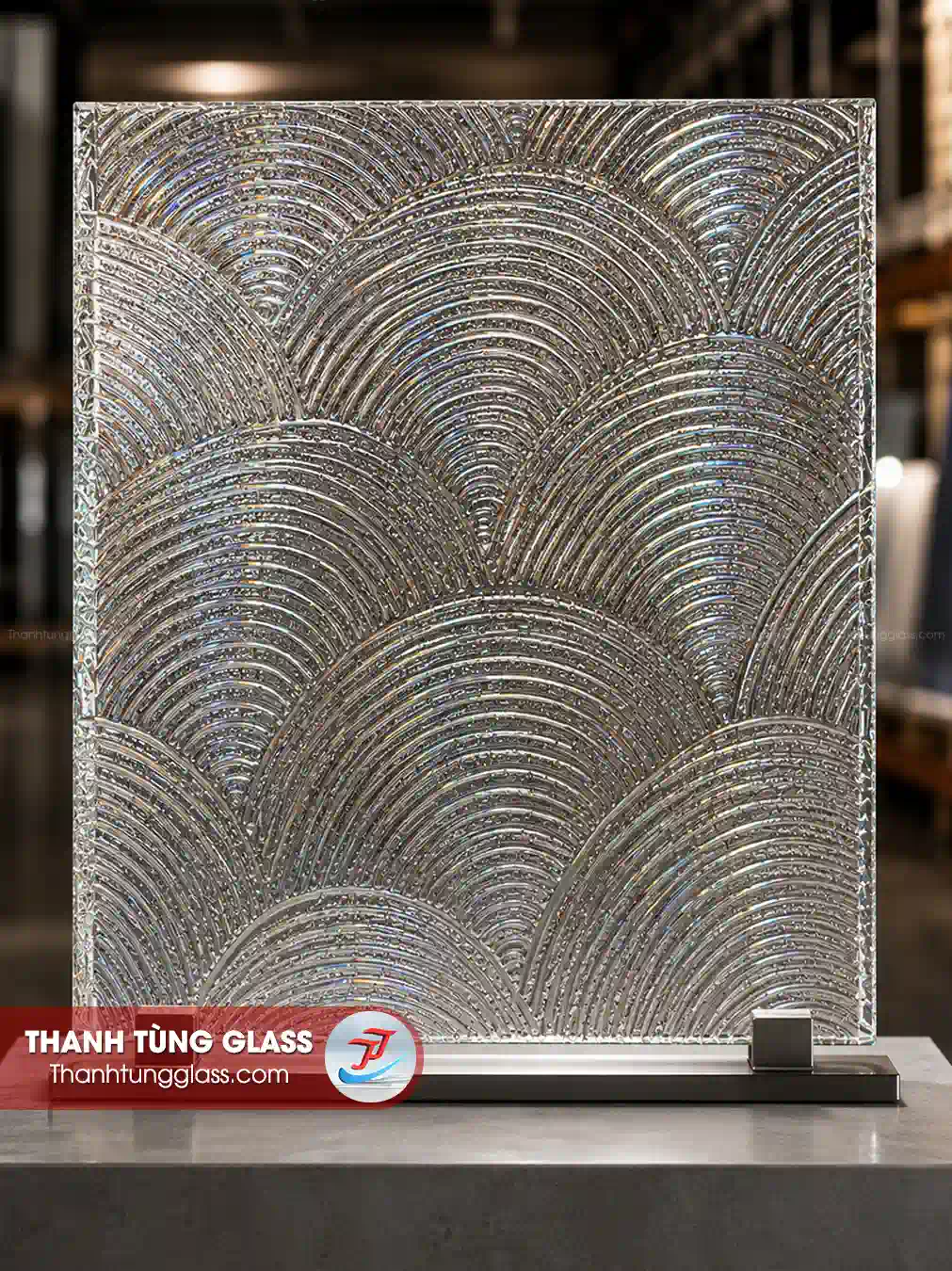 Kính đúc vân quạt