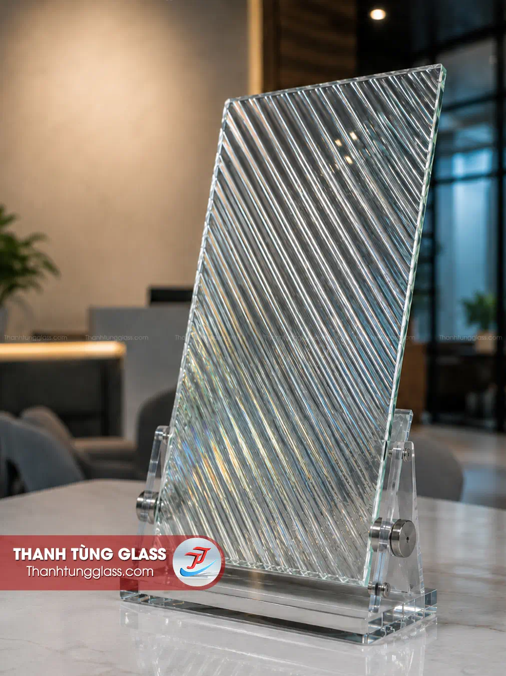 Kính đúc sọc tự nhiên
