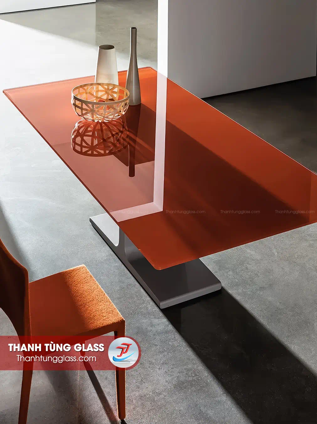 Kính sơn mặt bàn