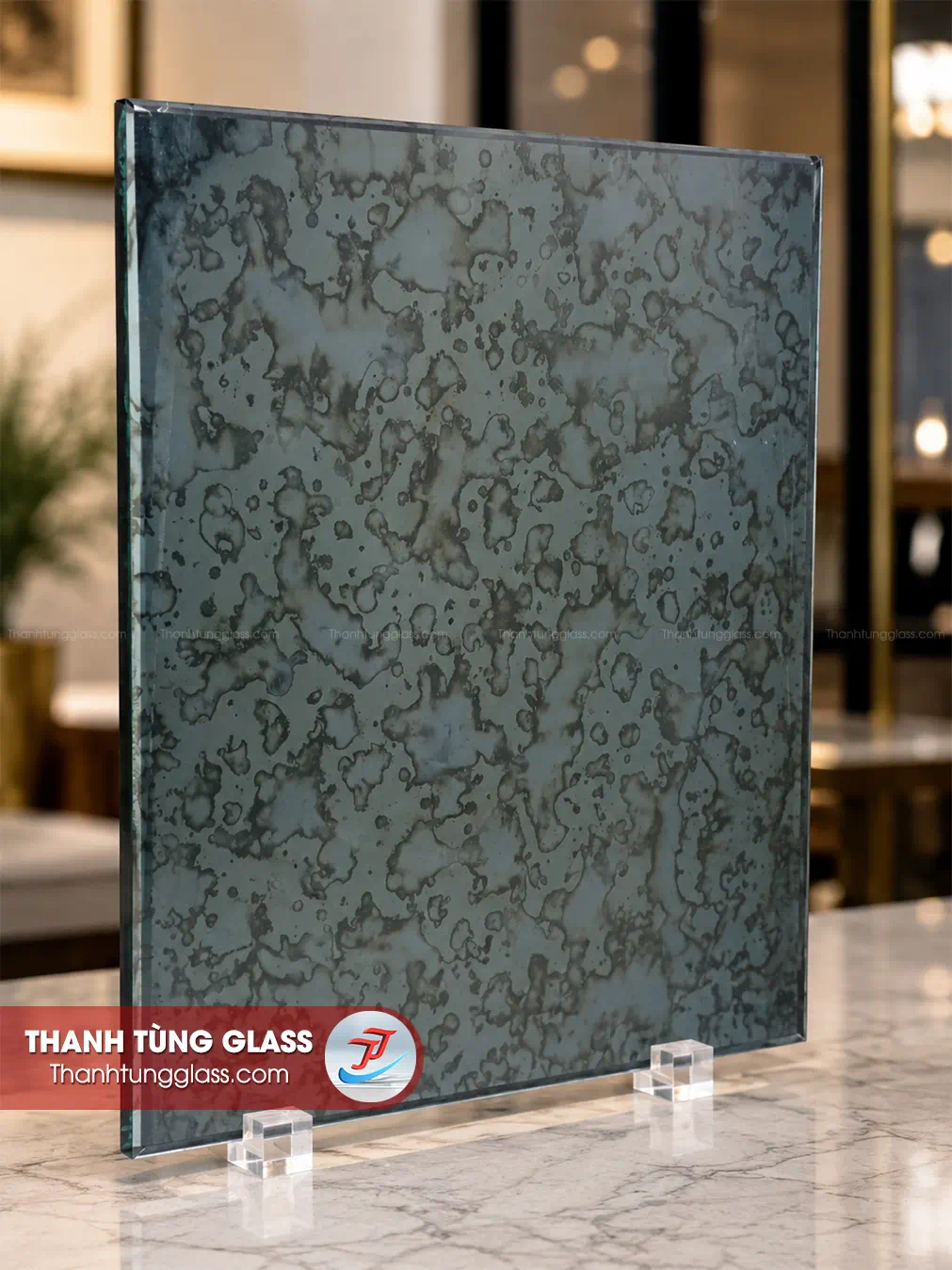 KÍNH THUỶ GIA CỔ MÀU XÁM