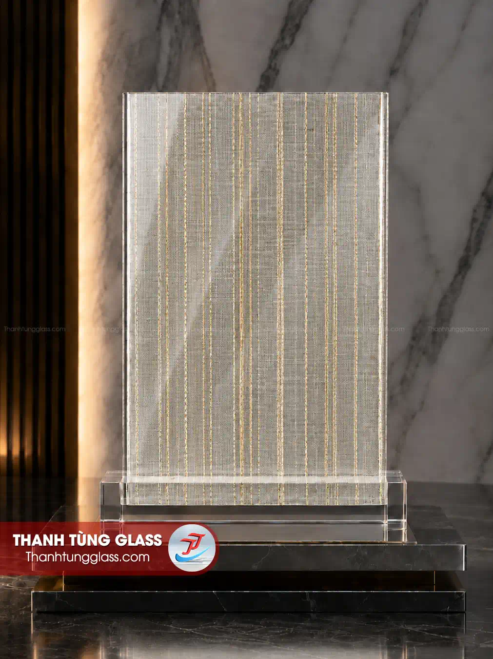 Kính ghép lụa hoa văn