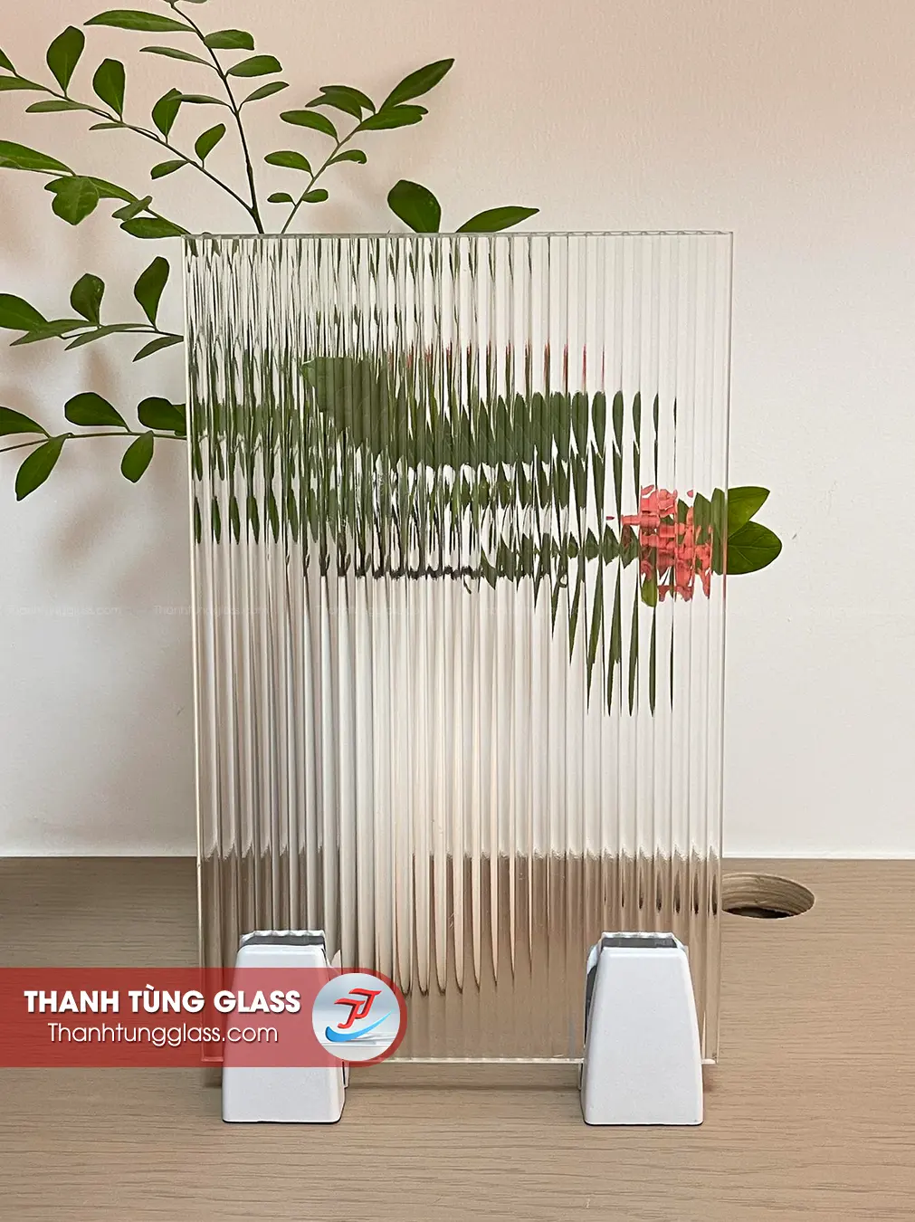Kính đúc sọc tự nhiên