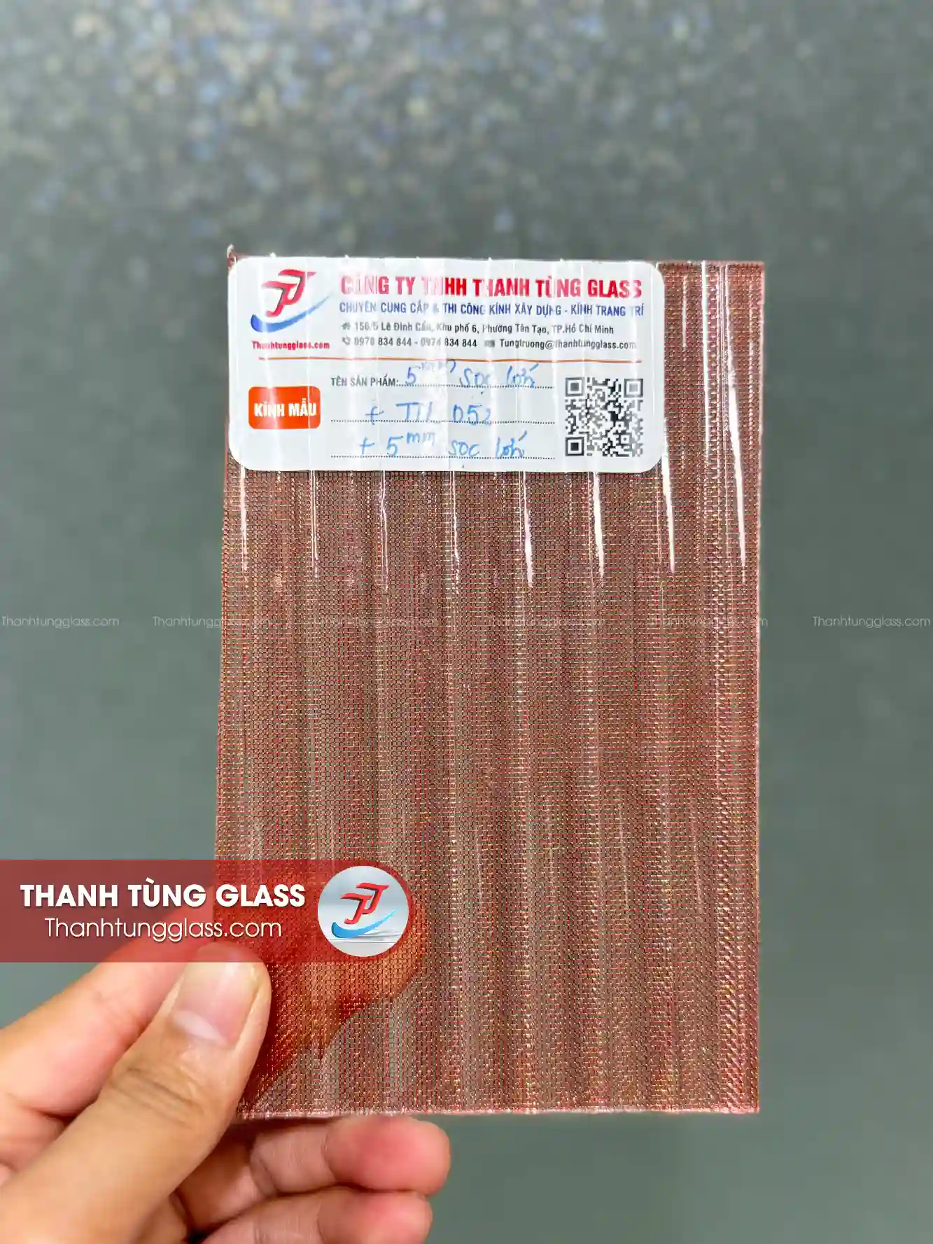 Kính sọc to ghép lụa