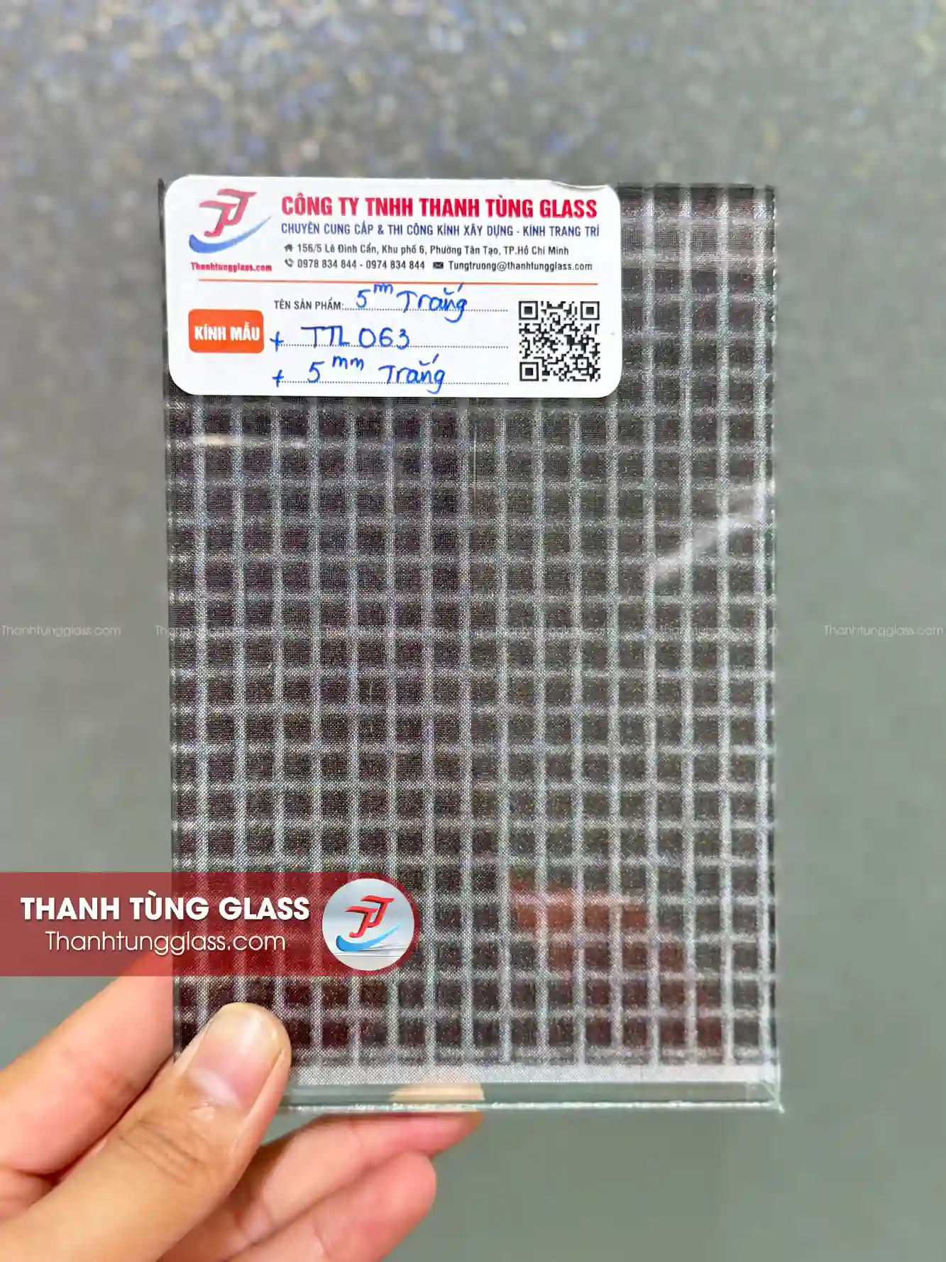 Kính ghép lưới hoa văn