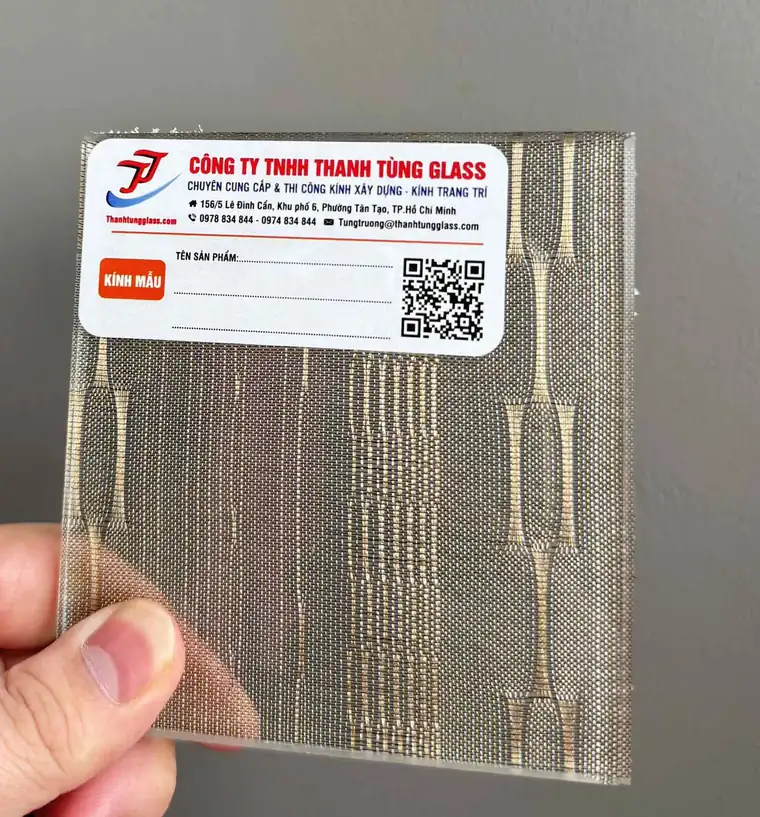 Kính ghép lụa hoa văn